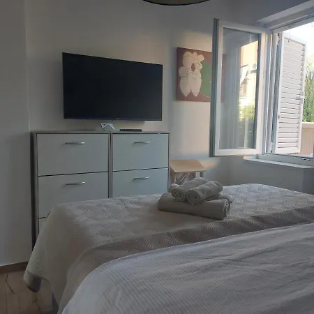 Anago Apartment *
